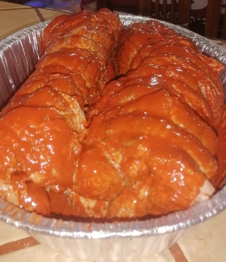 Lomo de cerdo bañado en adobo rojo