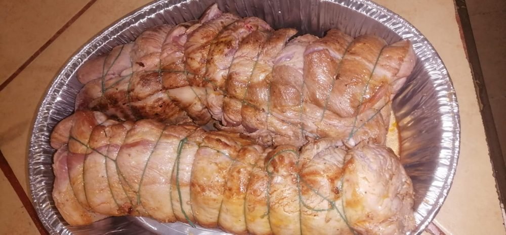 Lomos de cerdo atados y dorados, listos para hornear